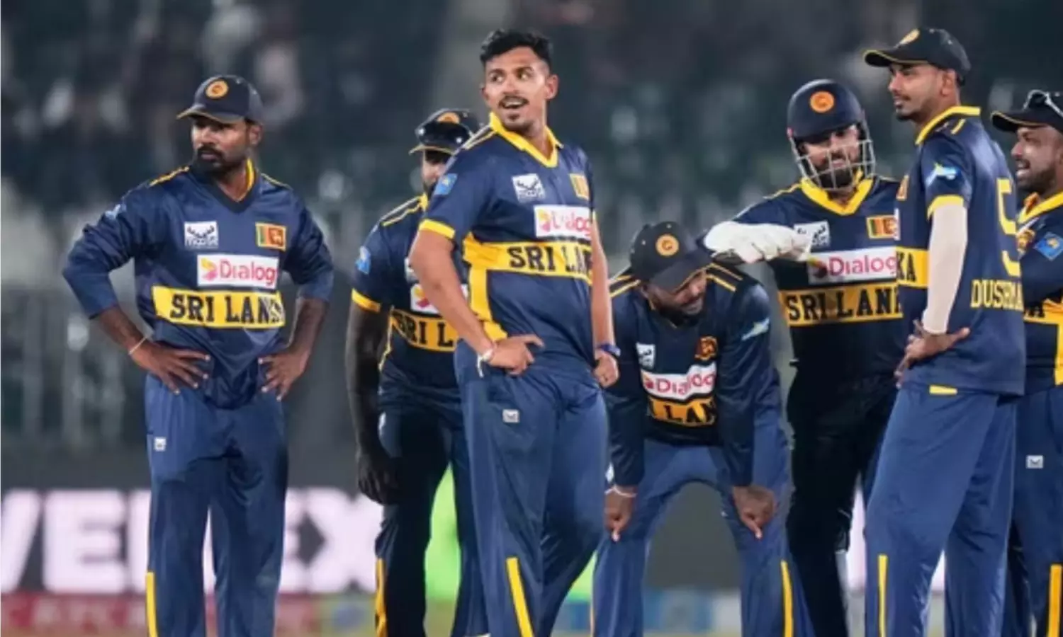 పాక్ లో పేలుళ్లు : స్వదేశానికి వెళ్లిపోయిన శ్రీలంక క్రికెటర్లు