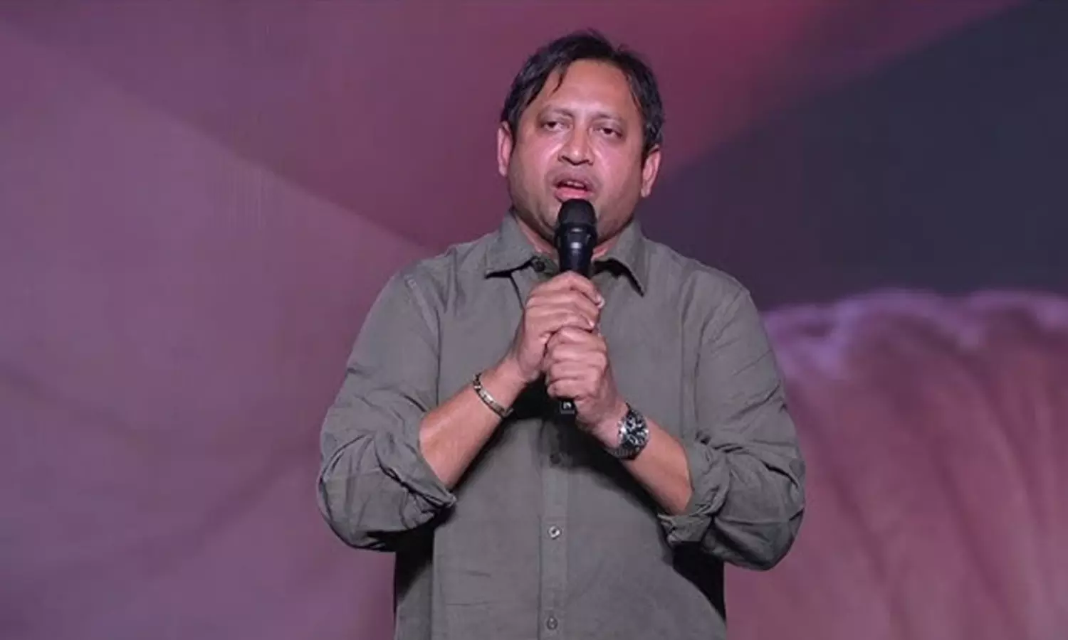 గర్ల్ ఫ్రెండ్ చున్నీ వివాదం.. SKN ఏమన్నారంటే? గర్ల్ ఫ్రెండ్ చున్నీ వివాదం.. SKN ఏమన్నారంటే?