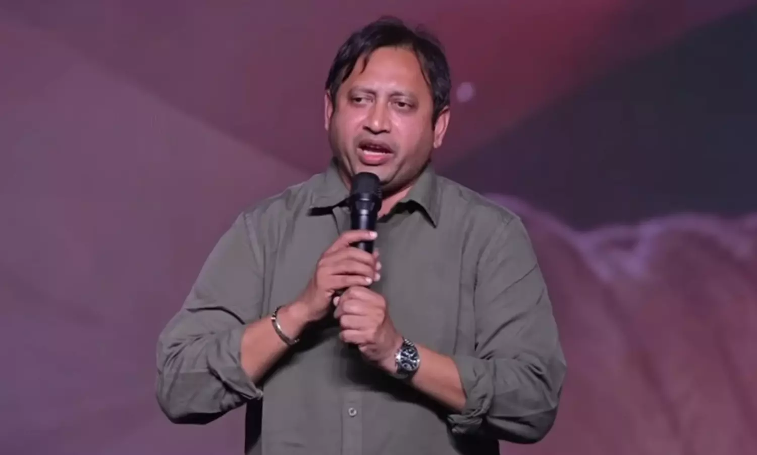 విజయ్ పై కామెంట్స్.. బండ్లకు ఎస్కేఎన్ కౌంటర్ ఇచ్చారా? విజయ్ పై కామెంట్స్.. బండ్లకు ఎస్కేఎన్ కౌంటర్ ఇచ్చారా?