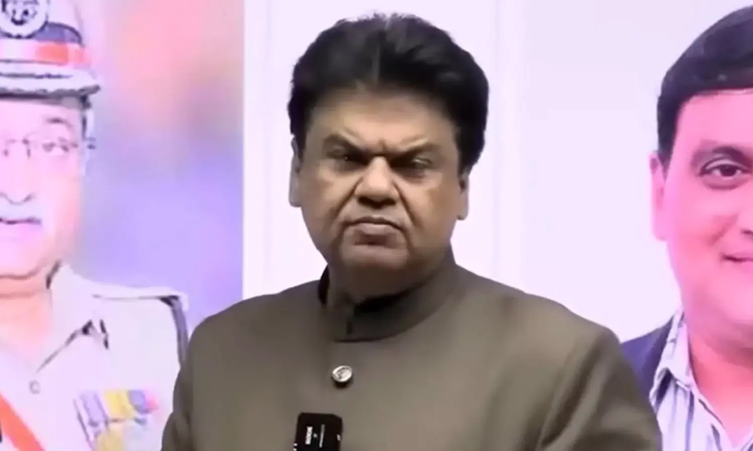 కూటమిలో ‘ప్రవీణ్ ప్రకాష్’లు ఎందరు? వైసీపీ సోషల్ మీడియా ప్రశ్న కూటమిలో ‘ప్రవీణ్ ప్రకాష్’లు ఎందరు? వైసీపీ సోషల్ మీడియా ప్రశ్న