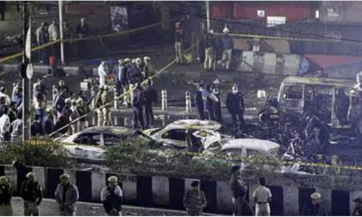 వణికిపోతున్న పాక్...యుద్ధమట !