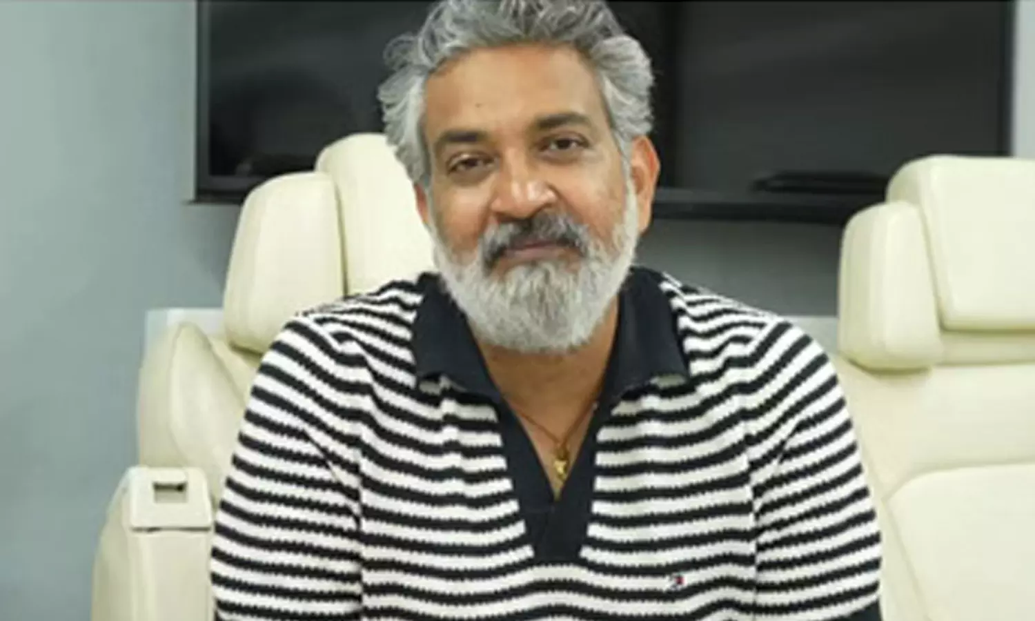 మహేష్ కోసం రూల్స్ బ్రేక్ చేస్తున్న జక్కన్న మహేష్ కోసం రూల్స్ బ్రేక్ చేస్తున్న జక్కన్న