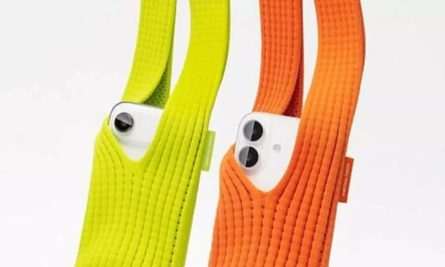 ఐఫోన్ పాకెట్: సాక్స్‌ లాంటి కవర్‌కు ₹20 వేలు... యాపిల్‌పై నెటిజన్ల ఫైర్!