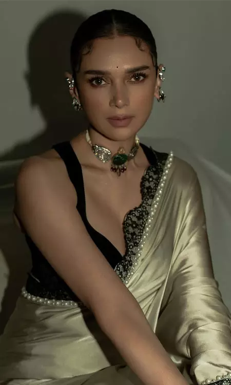 Aditi Rao Hydari Wows in Timeless Saree Look
