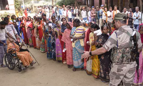 ఓటు వేయలేదు.. పైసలు తిరిగి ఇచ్చేయండి బాస్