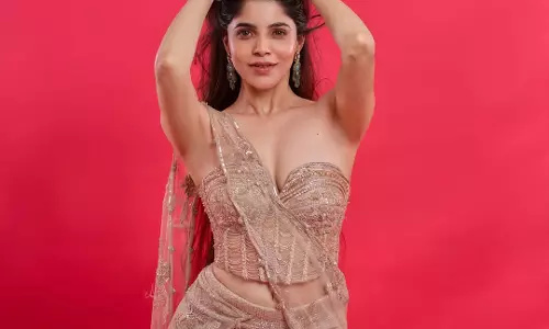 Divya Bharathi Lights Up the Lens in Dazzling Gold