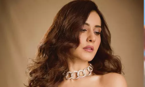 పిక్‌టాక్‌ : అందాన్ని రాశి పోసినట్లుగా..!