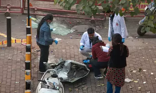 ఢిల్లీ పేలుడు : 1000 అడుగుల దూరంలో తెగిపడిన చేయి.. భయానక దృశ్యాలు