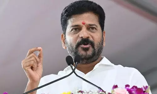 టెన్షన్ లో సీఎం రేవంత్ రాజకీయ ప్రత్యర్థులు.. అలా జరగకపోతే బాగుణ్ణు దేవుడా! టెన్షన్ లో సీఎం రేవంత్ రాజకీయ ప్రత్యర్థులు.. అలా జరగకపోతే బాగుణ్ణు దేవుడా!