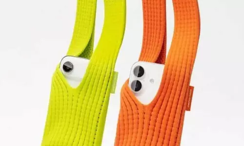 ఐఫోన్ పాకెట్: సాక్స్‌ లాంటి కవర్‌కు ₹20 వేలు... యాపిల్‌పై నెటిజన్ల ఫైర్!