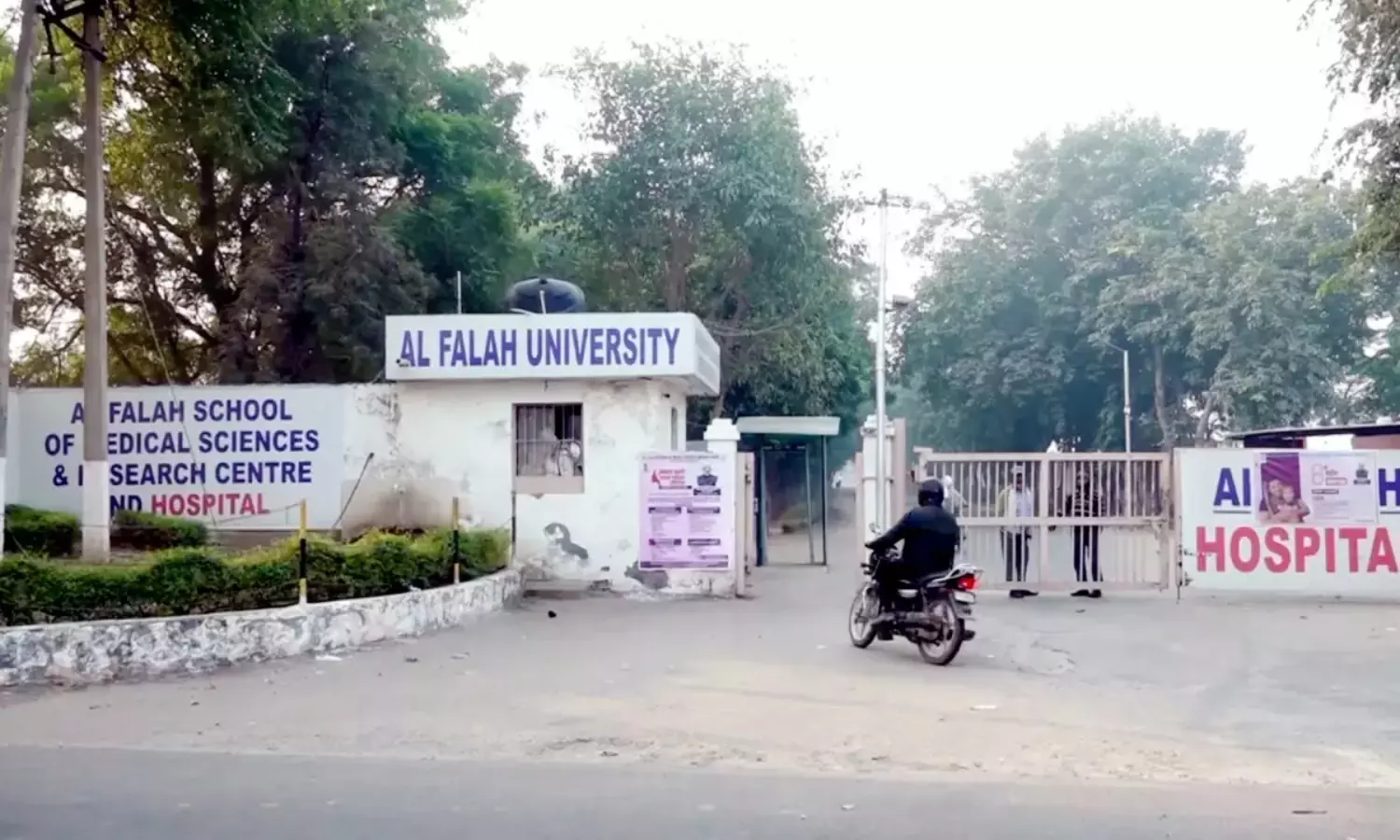 బాంబు పేలుడు ఎఫెక్ట్ : అల్ ఫలాహ్ వర్శిటీకి బిగ్ షాక్ బాంబు పేలుడు ఎఫెక్ట్ : అల్ ఫలాహ్ వర్శిటీకి బిగ్ షాక్