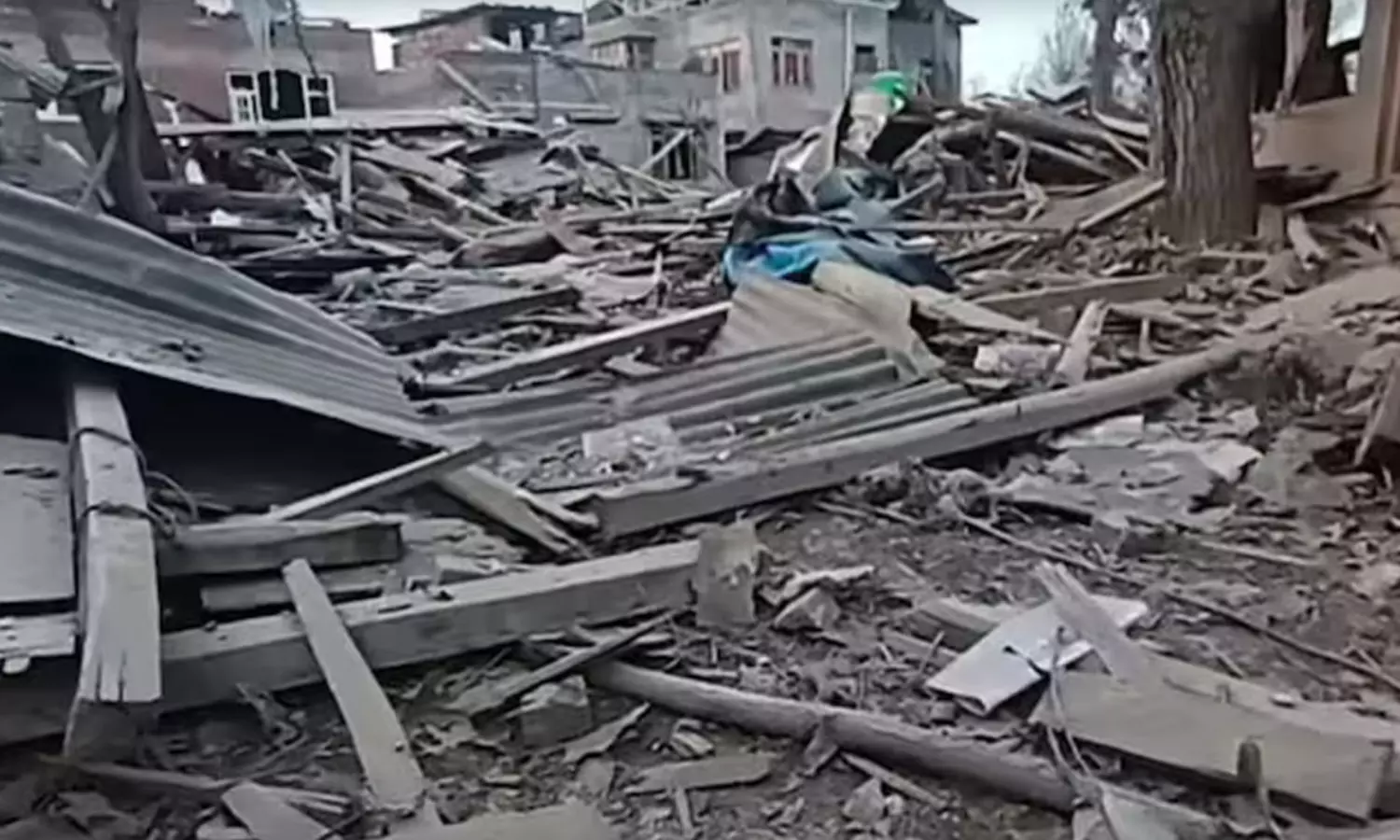 ఎర్రకోట ఉగ్రపేలుడు: డాక్టర్ ఉమర్ నబీ ఇల్లు పేల్చివేత