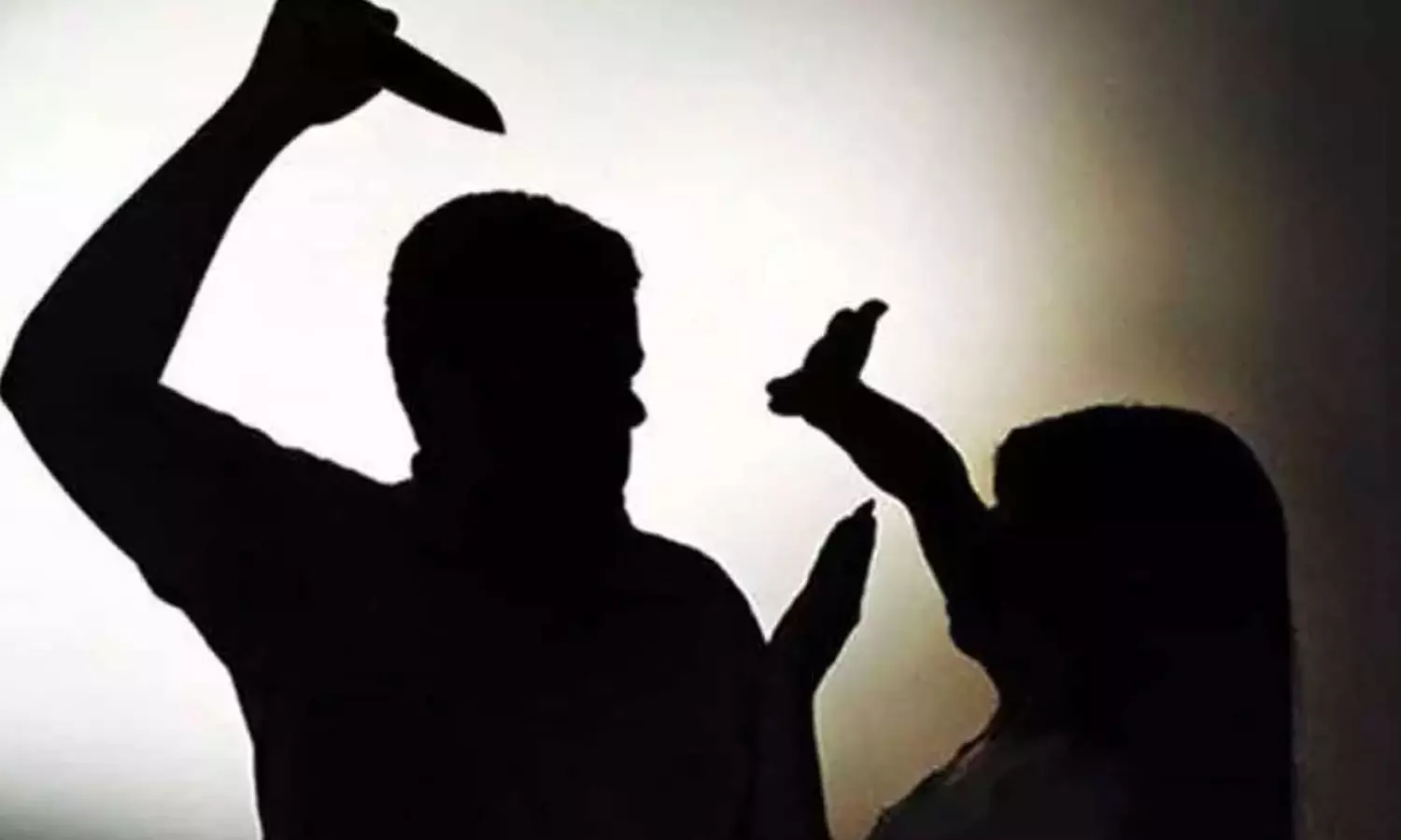 పట్టపగలు.. నడిరోడ్డు మీద భార్యను కత్తితో చంపేశాడు పట్టపగలు.. నడిరోడ్డు మీద భార్యను కత్తితో చంపేశాడు