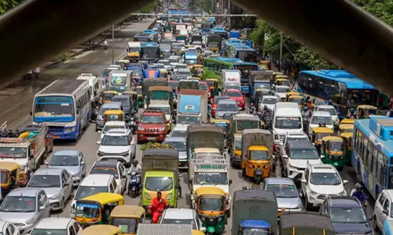 ఏడాదిలో రూ.200 కోట్లకు పైగా ట్రాఫిక్ చలాన్లా... వామ్మో! ఏడాదిలో రూ.200 కోట్లకు పైగా ట్రాఫిక్ చలాన్లా... వామ్మో!