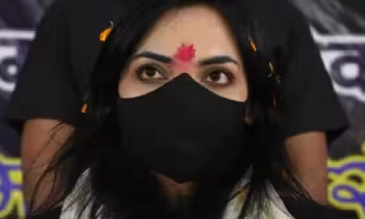 ప్రియాచౌదరీని ఇకపై మాస్క్  లేకుండా చూడలేమా..?