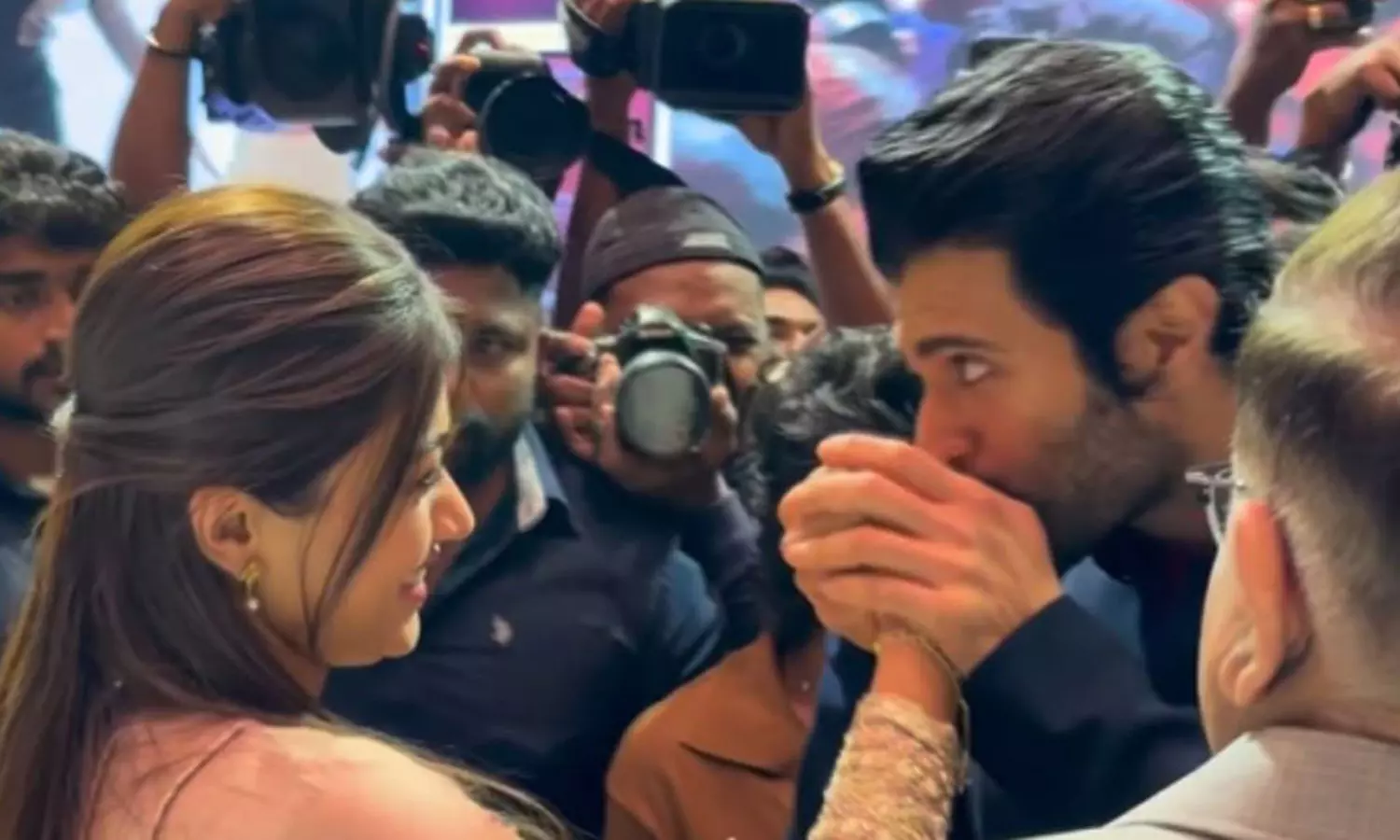 విజ్జూ, రషి ఎందుకు రివీల్ చేయడం లేదు?