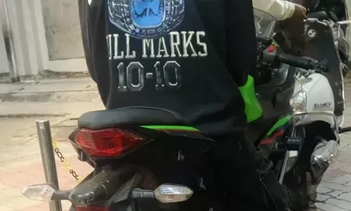 పోలీసుల తో పరాచకాలా..  సరదా తీరిందా..?