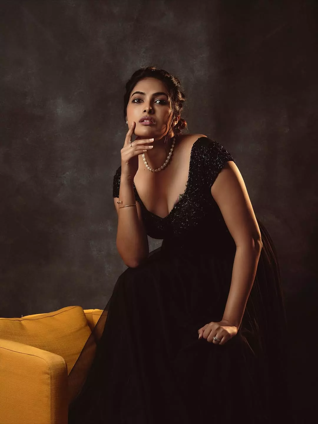 divi vadthya shines as bigg boss telugu star and fashion icon