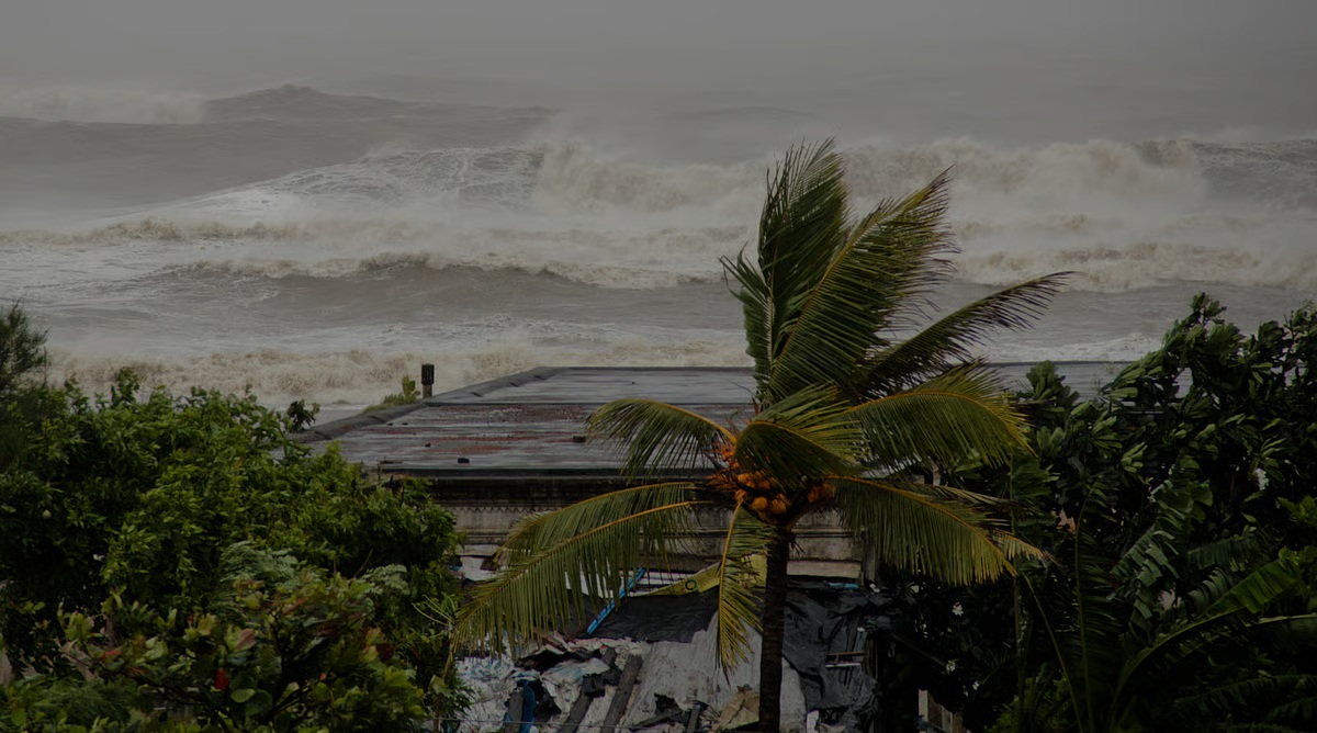 ఏపీ మీద 61 తీవ్ర తుఫానుల పంజా | ap coastal region faces cyclones: a 55 ...