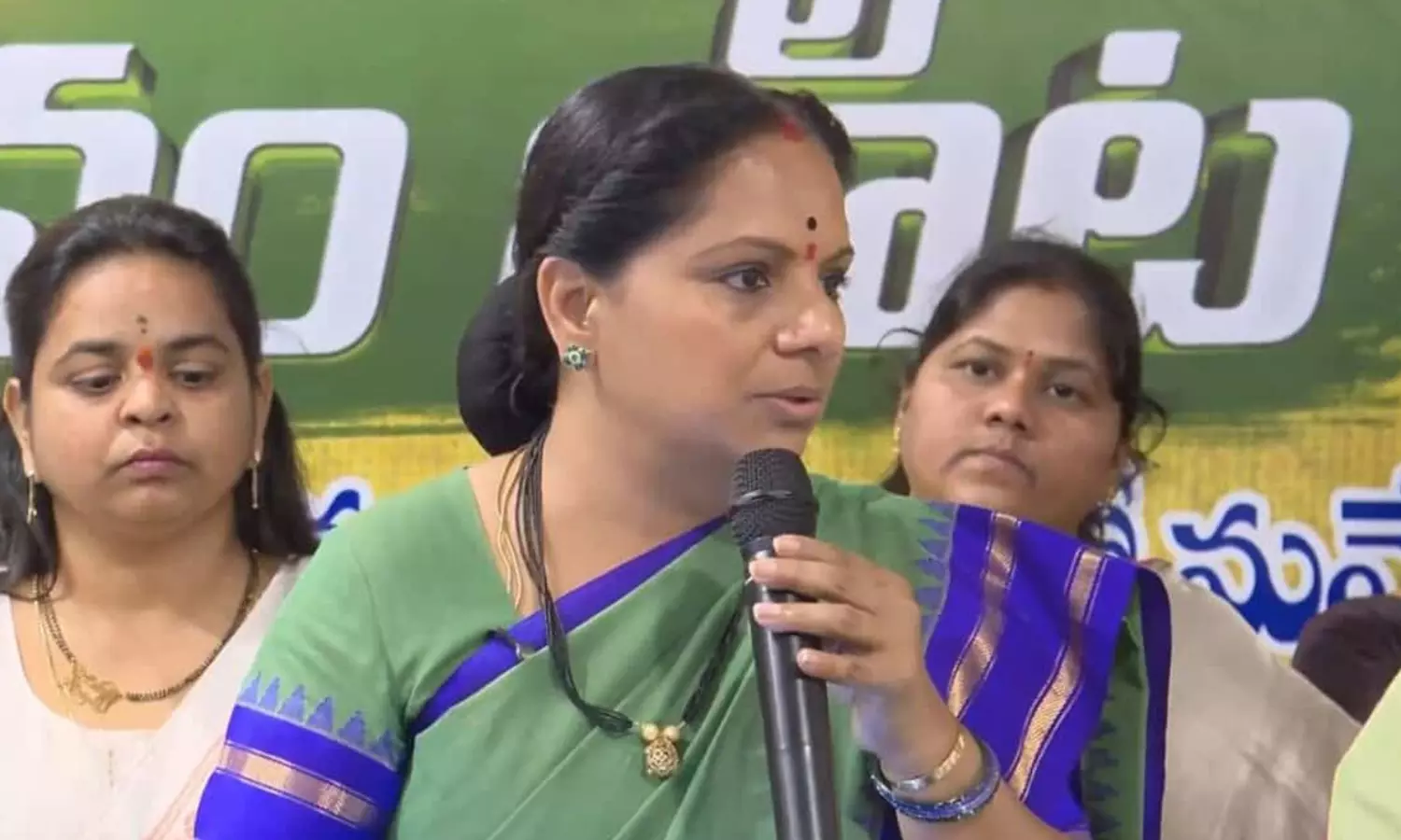 జూబ్లీహిల్స్ లో బీఆరెస్స్ ఓటమికి కారణం చెప్పిన కవిత.. ఇది పీక్స్! జూబ్లీహిల్స్ లో బీఆరెస్స్ ఓటమికి కారణం చెప్పిన కవిత.. ఇది పీక్స్!