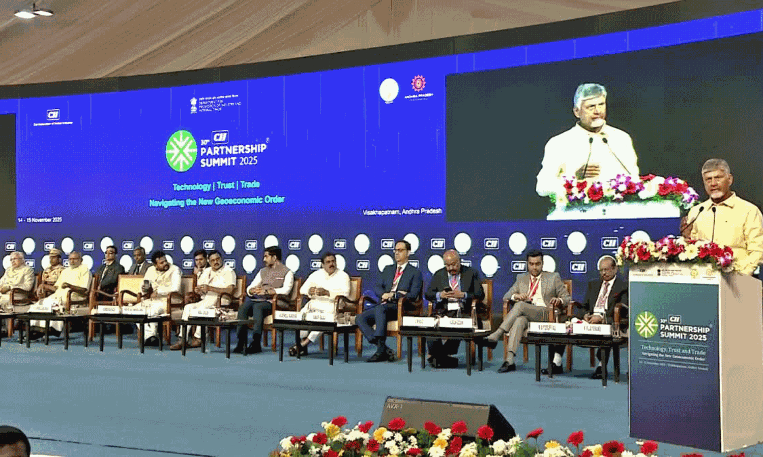 విశాఖ సదస్సు అదుర్స్... రూ.13 లక్షల పెట్టుబడులు.. 16 లక్షల ఉద్యోగాలు! విశాఖ సదస్సు అదుర్స్... రూ.13 లక్షల పెట్టుబడులు.. 16 లక్షల ఉద్యోగాలు!