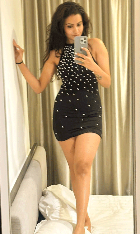 deepika pilli turns up the heat with bold mirror look