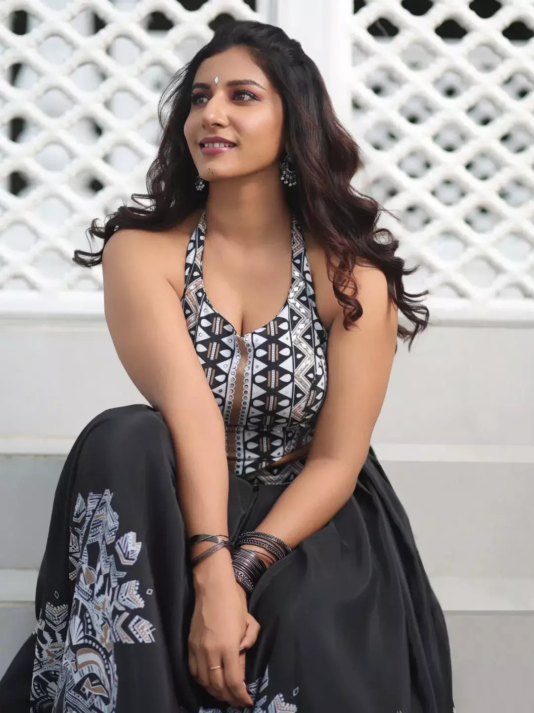 Vishnu Priya Makes Headlines With Glam Show