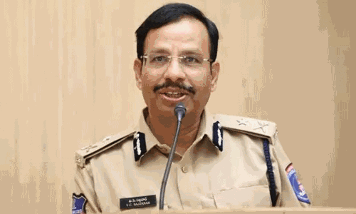 ఎంత‌కు తెగించార్రా..? సీపీ స‌జ్జ‌నార్ పేరిటే ఫేస్ బుక్ ఫేక్ ఖాతా