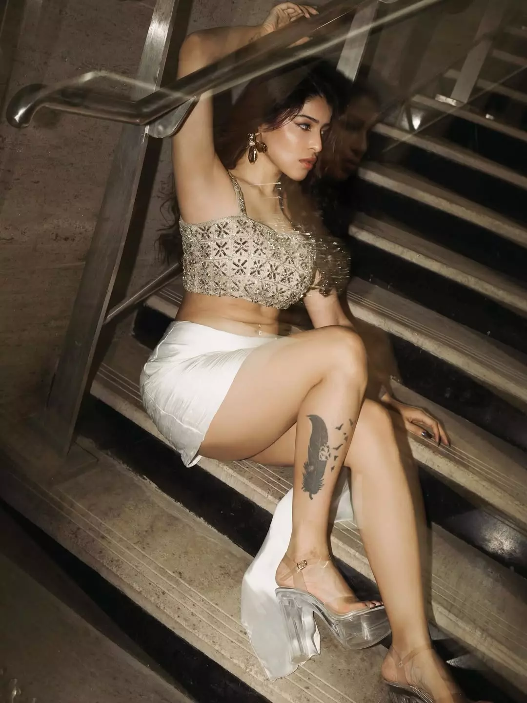 Edin Rose Radiates Timeless Glamour in a Stunning Blend of Modern Fashion Edin Rose Radiates Timeless Glamour in a Stunning Blend of Modern Fashion