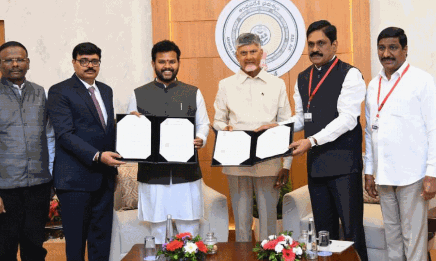 సిక్కోలు నుంచి ఎగరనున్న విమానం సిక్కోలు నుంచి ఎగరనున్న విమానం