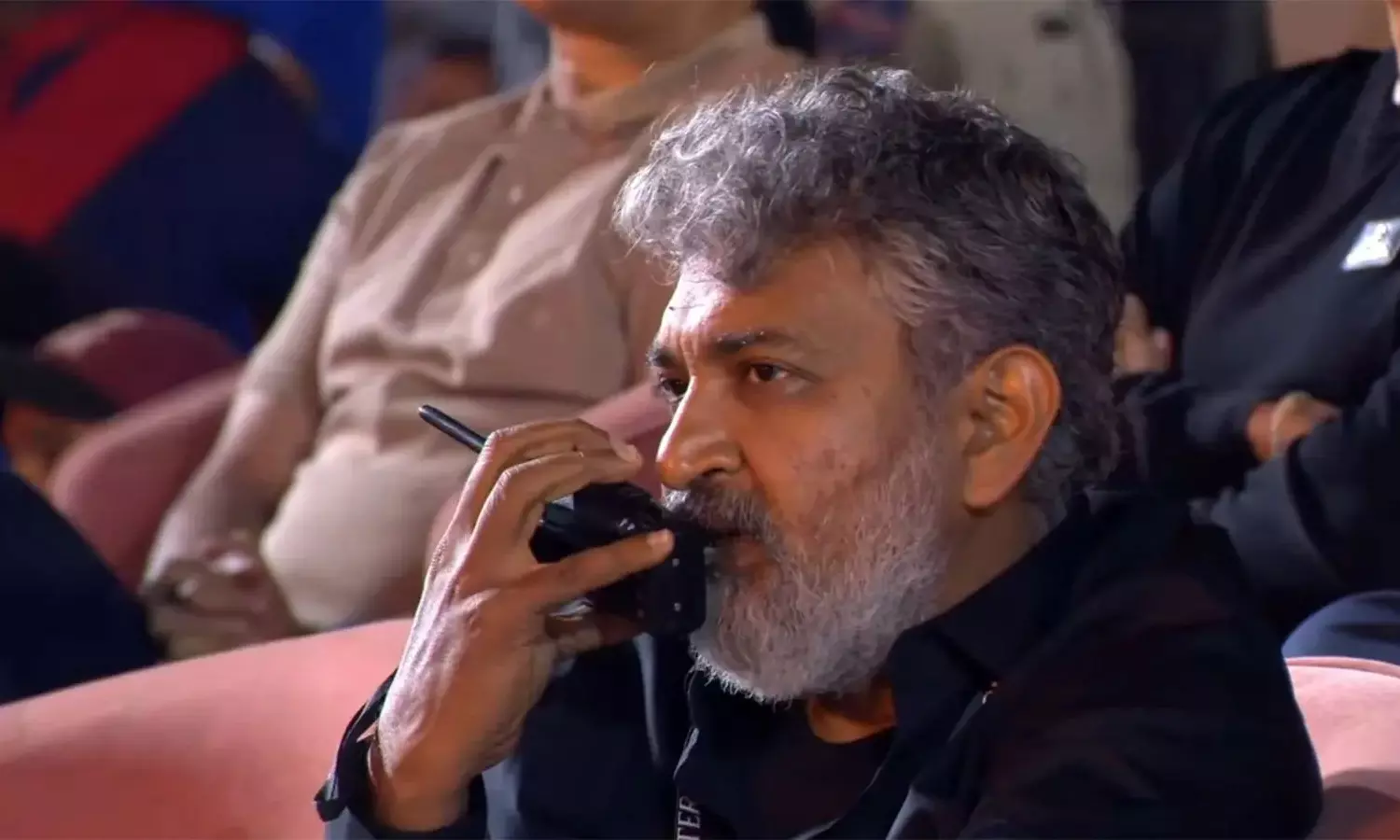 ఆ ఒక్క డ్రోన్.. దేవుడి మీద జక్కన్న అప్సెట్! ఆ ఒక్క డ్రోన్.. దేవుడి మీద జక్కన్న అప్సెట్!