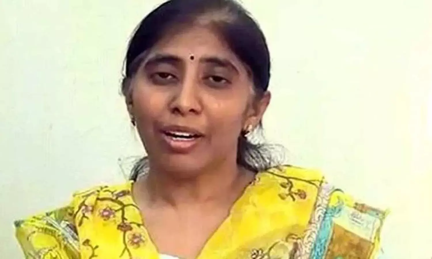 వివేకా కేసులో మరో బిగ్ ట్విస్టు.. పులివెందుల డీఎస్పీ వద్దకు సునీత వివేకా కేసులో మరో బిగ్ ట్విస్టు.. పులివెందుల డీఎస్పీ వద్దకు సునీత