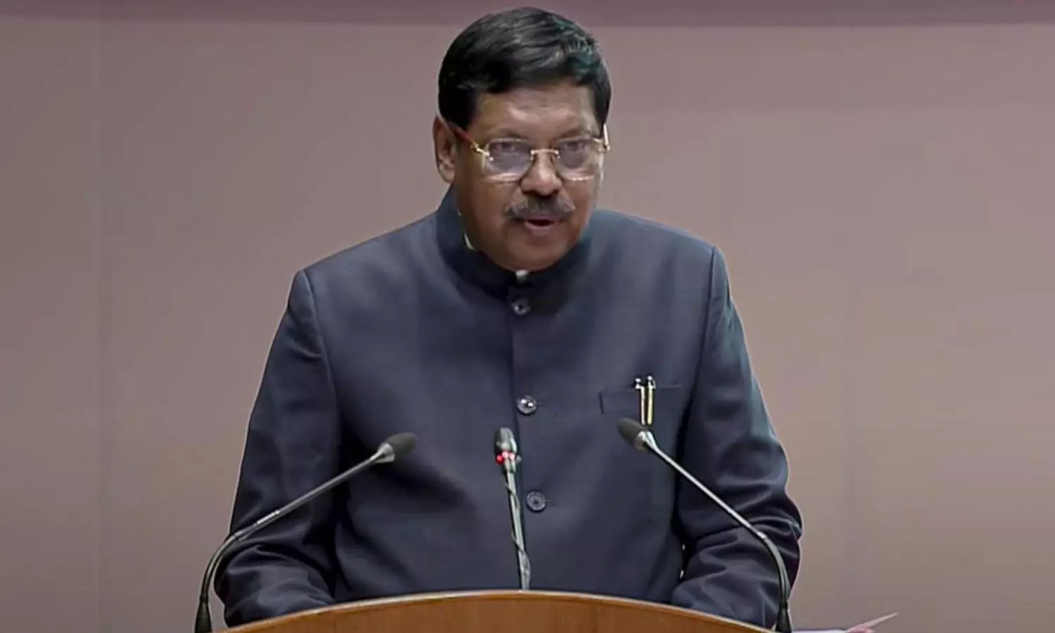 రాజ్యాంగం పర్మినెంట్ బుక్ కాదు: జస్టిస్ గవాయ్ కీలక వ్యాఖ్యలు రాజ్యాంగం పర్మినెంట్ బుక్ కాదు: జస్టిస్ గవాయ్ కీలక వ్యాఖ్యలు