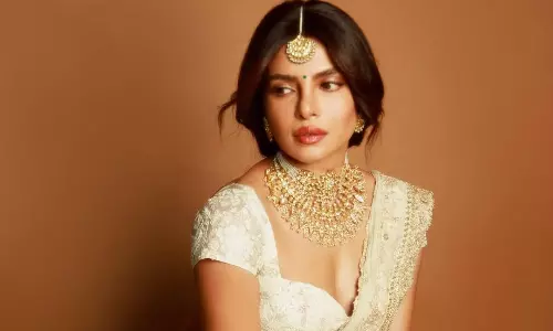 ట్రెడిషనల్ లుక్ లో మెస్మరైజ్ చేసిన గ్లోబల్ స్టార్!