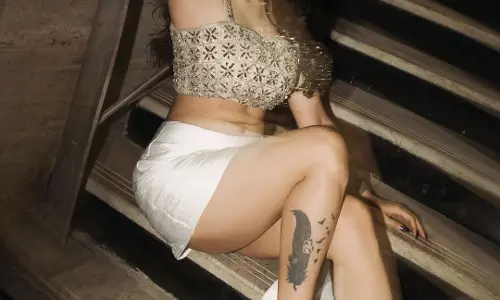 Edin Rose Radiates Timeless Glamour in a Stunning Blend of Modern Fashion