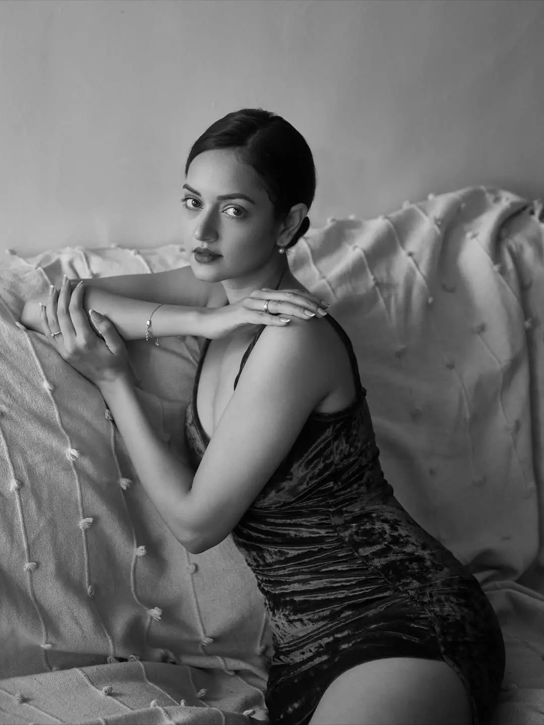 Couch and Curves: Shanvi’s Black and White Seduction