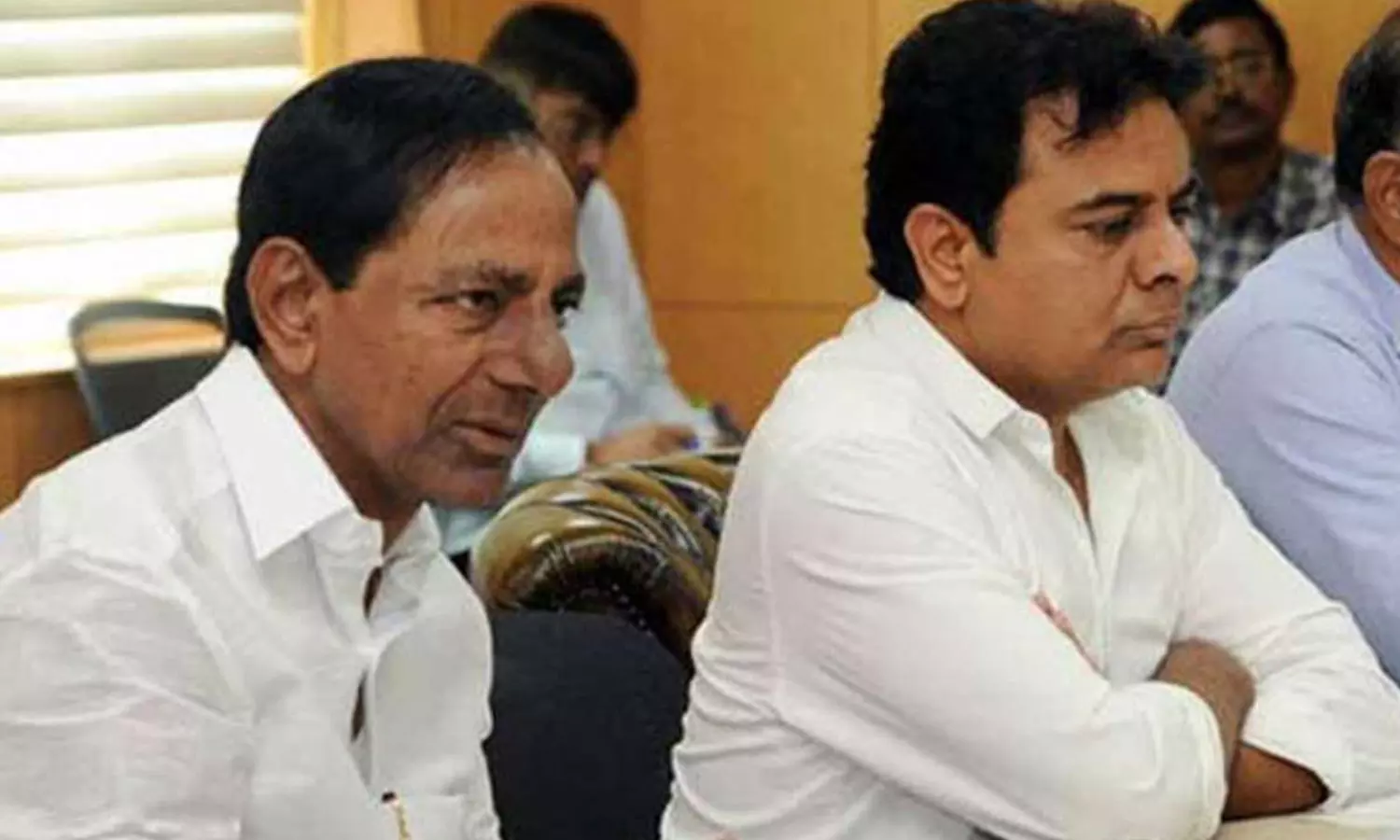 కేసీఅర్ దిశా నిర్దేశం...ఆ దారిలోనే కేటీఆర్