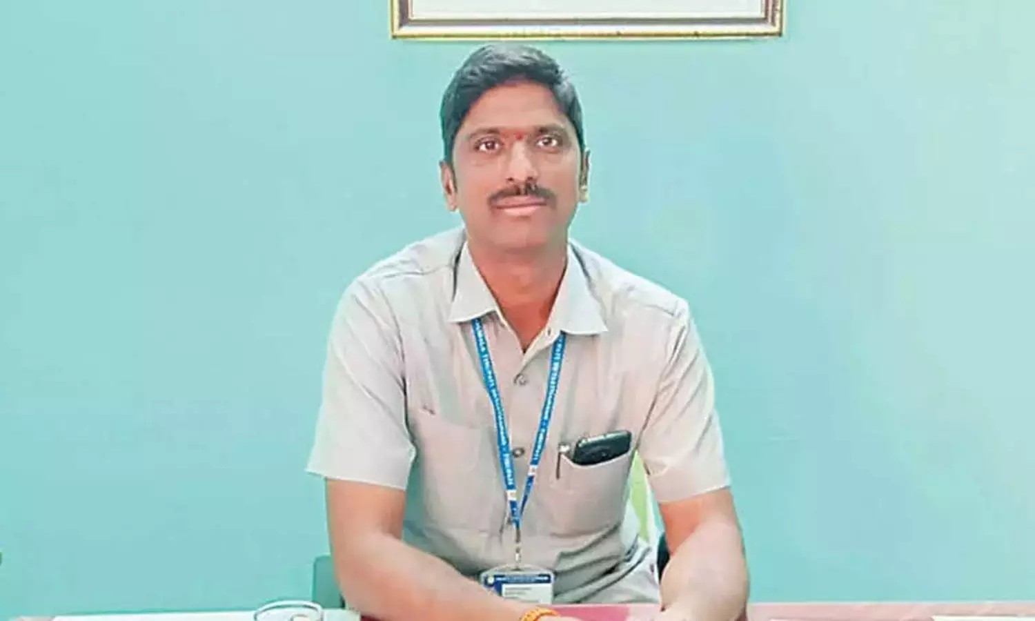 బోగీలో రక్తం మరకలు, రైలులో పాతనేరస్తులు? సీఐ సతీష్ కుమార్ కేసులో ఎన్నో డౌట్స్ బోగీలో రక్తం మరకలు, రైలులో పాతనేరస్తులు? సీఐ సతీష్ కుమార్ కేసులో ఎన్నో డౌట్స్