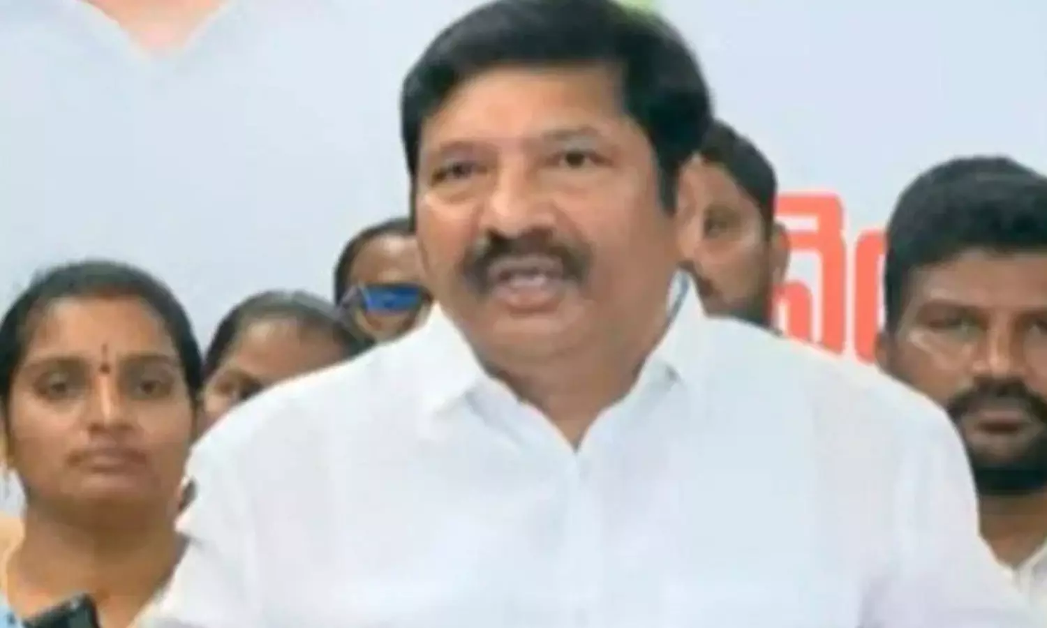 మాజీ మంత్రి జోగికి మరిన్ని ఇబ్బందులు.. తెరపైకి కొత్త కేసులు! మాజీ మంత్రి జోగికి మరిన్ని ఇబ్బందులు.. తెరపైకి కొత్త కేసులు!