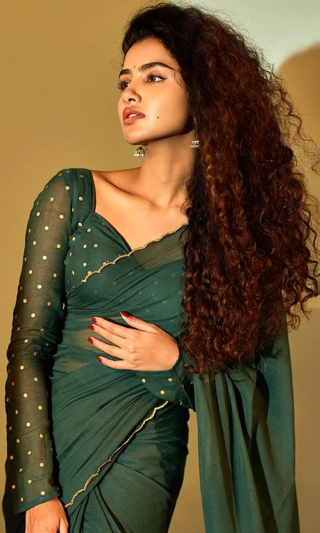 anupama parameswaran glows in emerald saree fire & kadhal sadugudu vibes