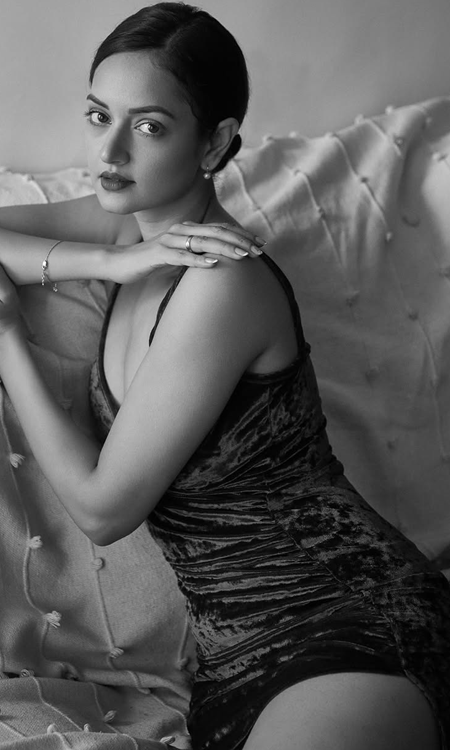 Couch and Curves: Shanvi’s Black and White Seduction