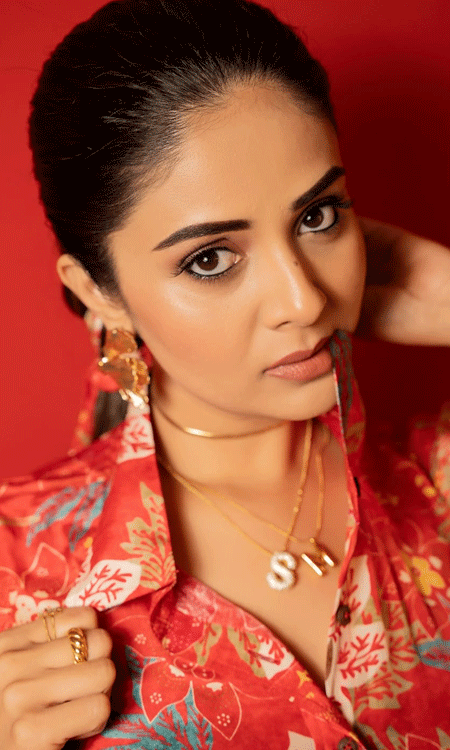 Sreemukhi Stuns in Tropical Floral Look, Anchors Her Superstar Vibes