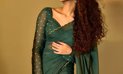 anupama parameswaran glows in emerald saree fire & kadhal sadugudu vibes