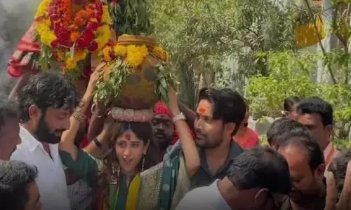 గంగానమ్మ బోనం ఎత్తిన హీరోయిన్‌