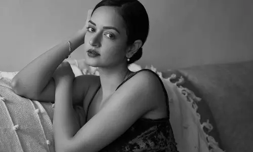 పిక్‌టాక్‌ : మతి పోగొట్టే అందంతో ముద్దుగుమ్మ