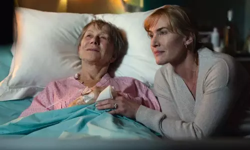 టైటానిక్ హీరోయిన్ ఎలా ఉందొ చూసారా..ఇక డైరెక్ట‌ర్ గా