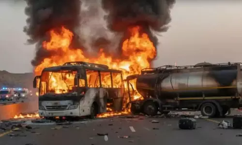 సౌదీ బ‌స్సు ద‌హ‌నం దుర్ఘ‌ట‌న‌లో బ‌తికిన ఆ ఒక్క‌రు ఎవ‌రు?