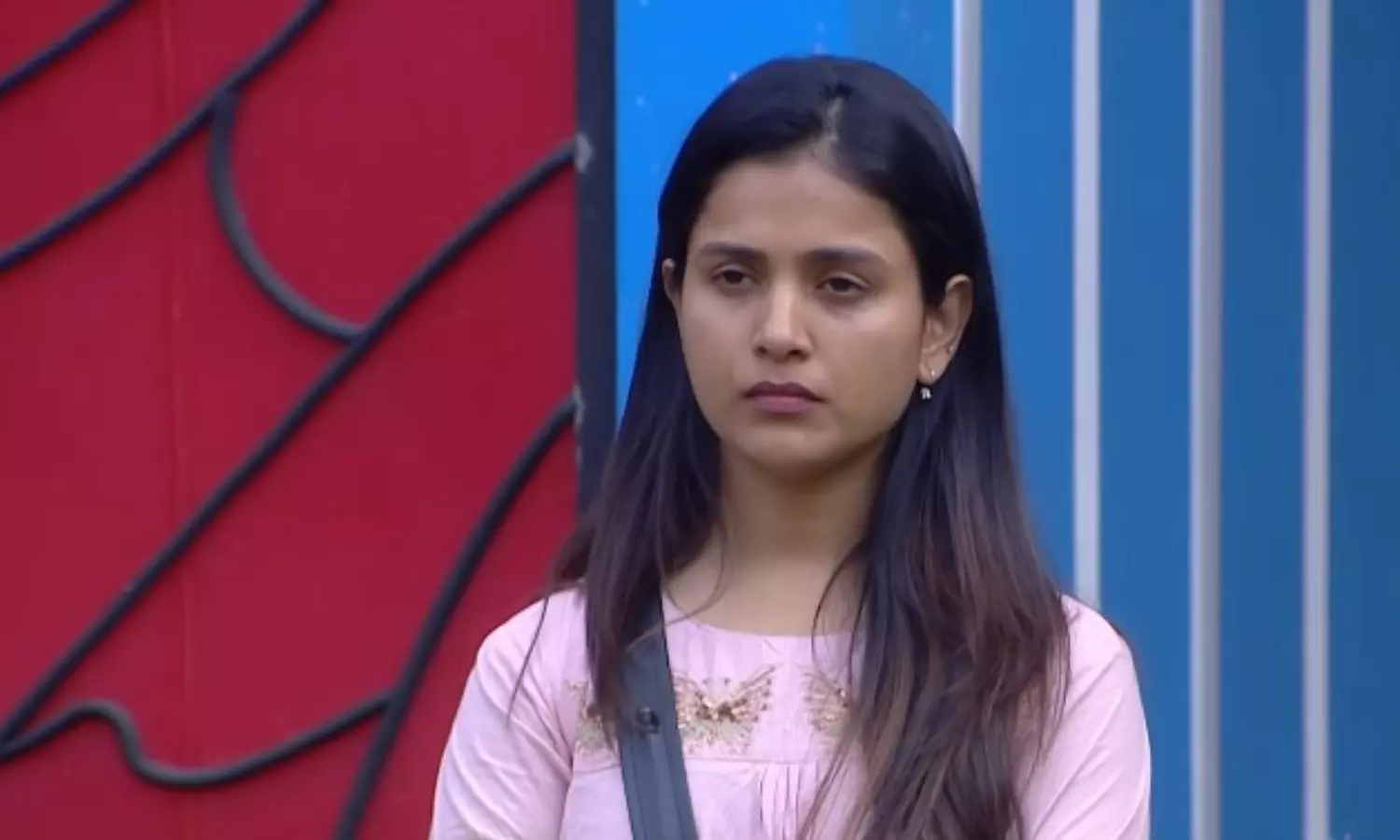 బిగ్ బాస్ 9.. రీతూని కాపాడిన కెప్టెన్ తనూజ..! బిగ్ బాస్ 9.. రీతూని కాపాడిన కెప్టెన్ తనూజ..!