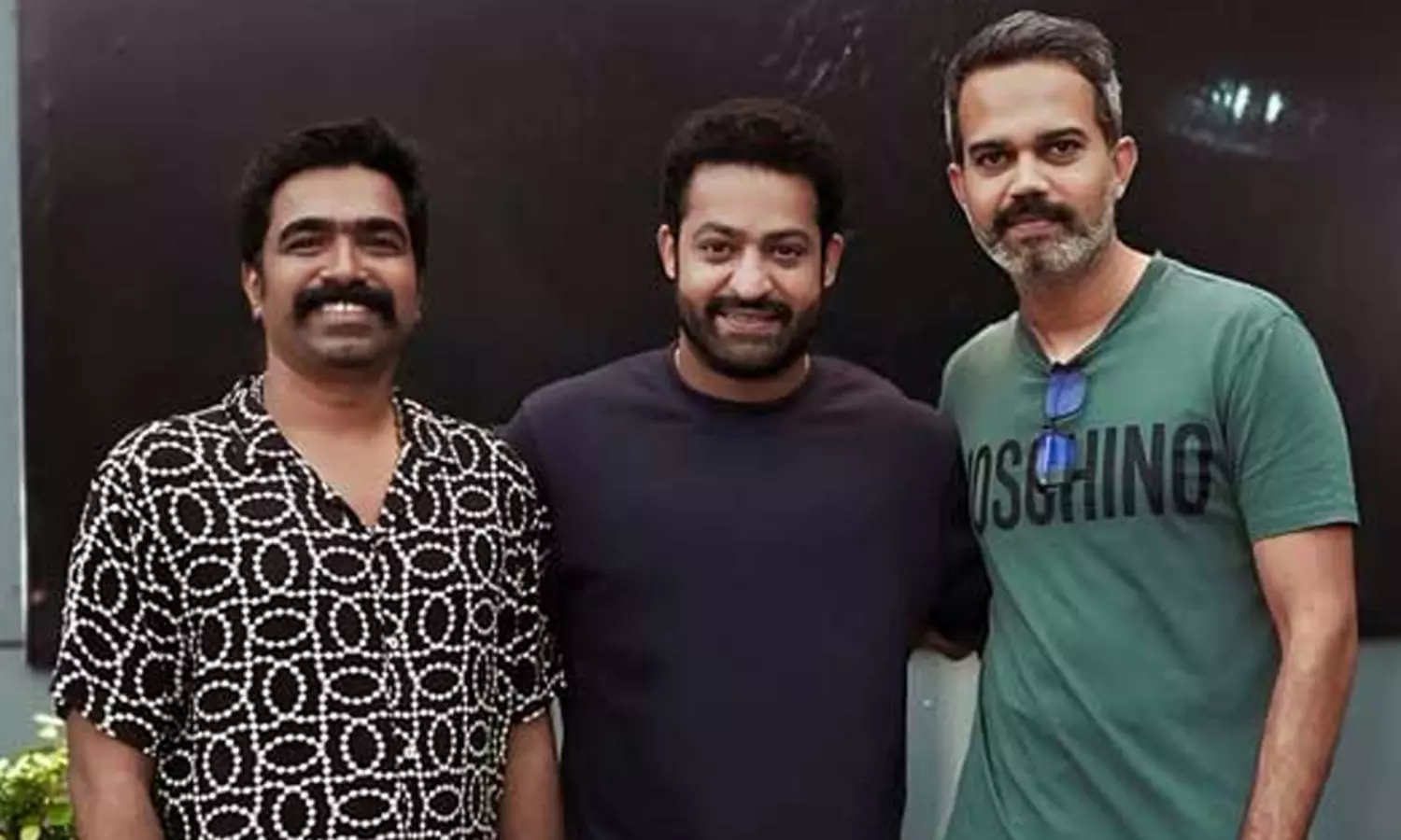 వాళ్లిద్దరు మాటల్లో కాదు చేతల్లో చూపిస్తారు! వాళ్లిద్దరు మాటల్లో కాదు చేతల్లో చూపిస్తారు!