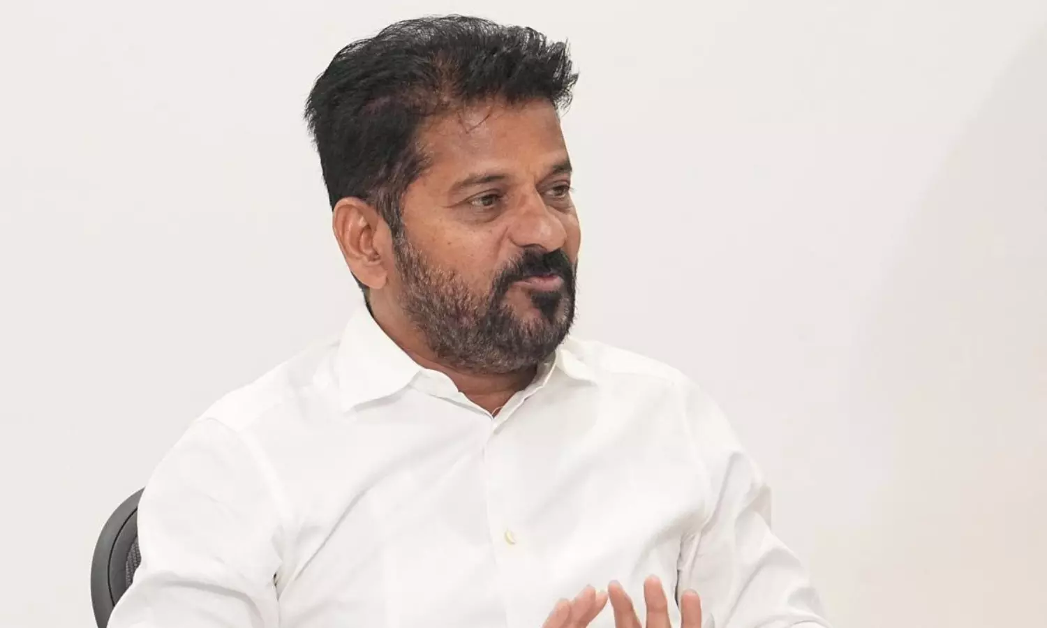 గులాబీ బాస్ కు సీఎం రేవంత్ వాలంటరీ రిటైర్మెంట్ ఇచ్చేశారా? గులాబీ బాస్ కు సీఎం రేవంత్ వాలంటరీ రిటైర్మెంట్ ఇచ్చేశారా?